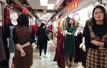 مشروع قانون بالصين يمنع ارتداء الملابس التي تؤذى مشاعر الاخرين