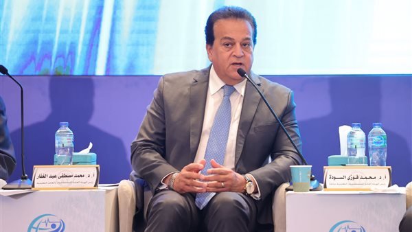 وزير الصحة المصري يشيد بجهود وإنجازات الفرق الصحية العاملة بالهيئة وزير الصحة المصري يشيد بجهود وإنجازات الفرق الصحية العاملة بالهيئة
