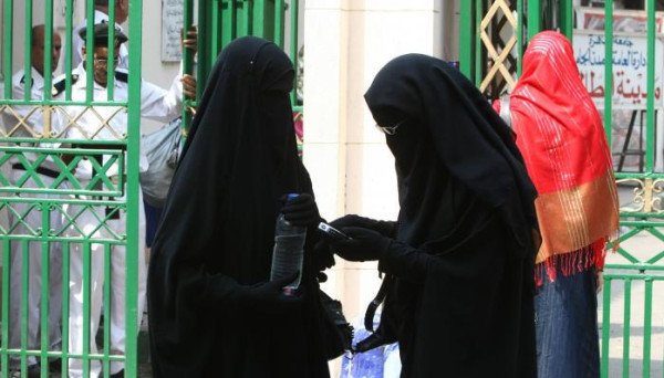 مصر: حظر النقاب داخل المدارس.. والحجاب اختياري مصر: حظر النقاب داخل المدارس.. والحجاب اختياري
