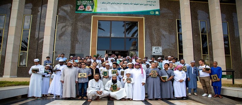 المشاركون في مسابقة "الملك عبد العزيز الدولية لحفظ القرآن الكريم" يزورون مجمع طباعة المصحف الشريف المشاركون في مسابقة "الملك عبد العزيز الدولية لحفظ القرآن الكريم" يزورون مجمع طباعة المصحف الشريف