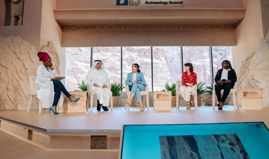 "قمة العلا العالمية" تختتم أعمالها بالإعلان عن جائزة التميز الأثري "قمة العلا العالمية" تختتم أعمالها بالإعلان عن جائزة التميز الأثري