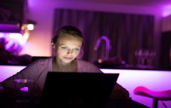 هل يزيد السهر ليلا من خطر إصابة الإنسان بمرض السكري؟.. دراسة تجيب