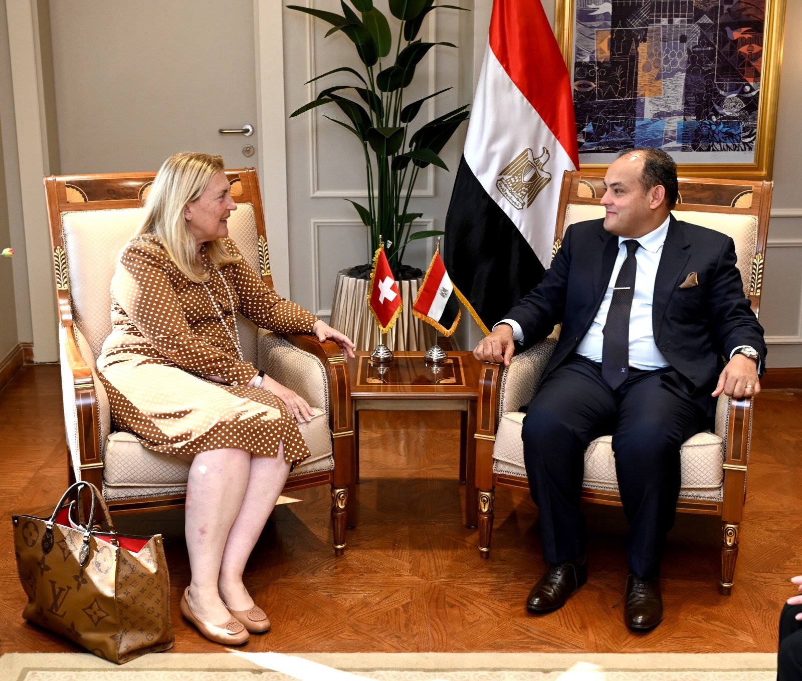 وزير التجارة والصناعة المصري: حريصون على تعزيز علاقات التعاون الاقتصادي المشترك مع سويسرا وزير التجارة والصناعة المصري: حريصون على تعزيز علاقات التعاون الاقتصادي المشترك مع سويسرا