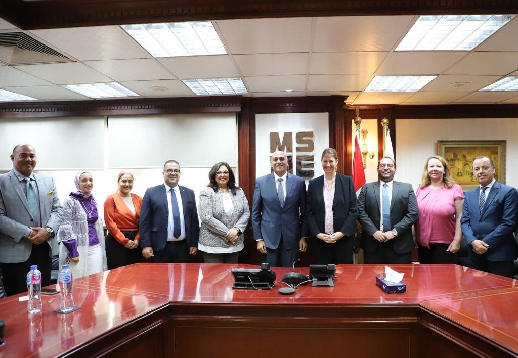 تعاون بين جهاز تنمية المشروعات وبنك الاعمار الألماني لدعم مشروعات الطاقة المتجددة والاقتصاد الأخضر تعاون بين جهاز تنمية المشروعات وبنك الاعمار الألماني لدعم مشروعات الطاقة المتجددة والاقتصاد الأخضر
