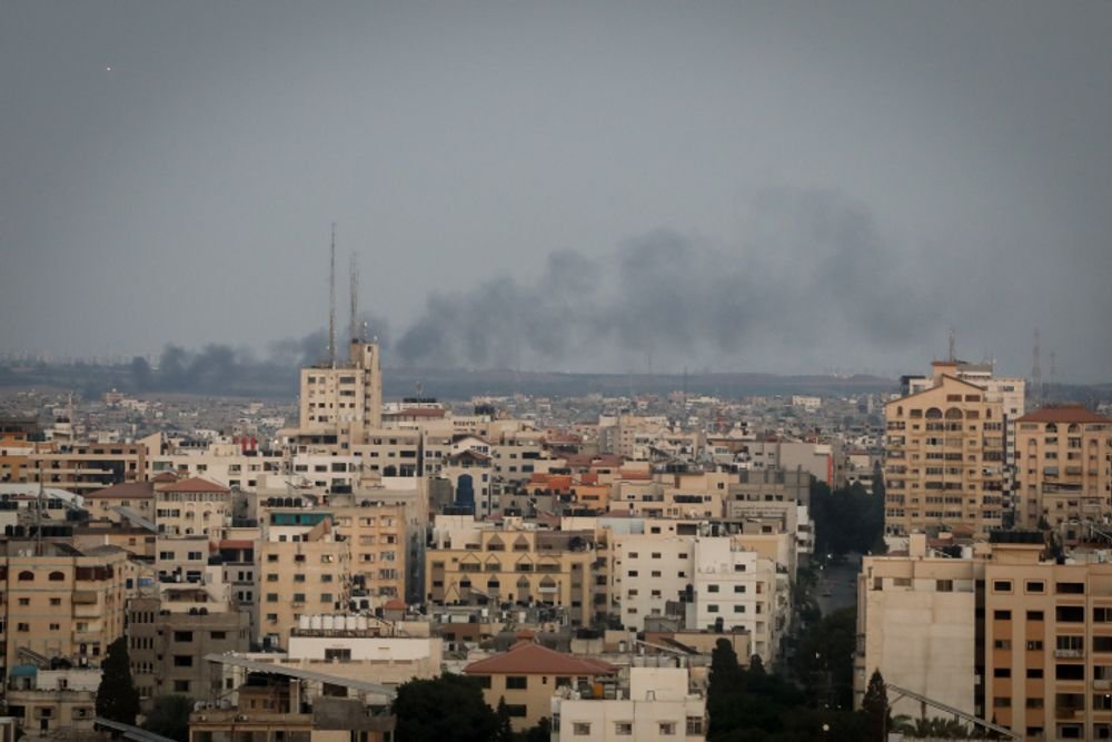 الجيش الإسرائيلي يقصف غزة ويصيب 14 متظاهراً فلسطينياً الجيش الإسرائيلي يقصف غزة ويصيب 14 متظاهراً فلسطينياً