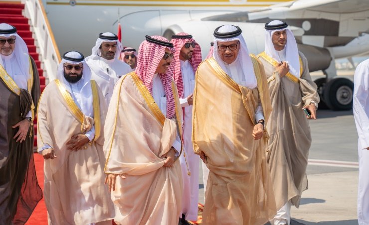 وزير الخارجية السعودي يصل إلى البحرين على رأس وفد رفيع المستوى وزير الخارجية السعودي يصل إلى البحرين على رأس وفد رفيع المستوى