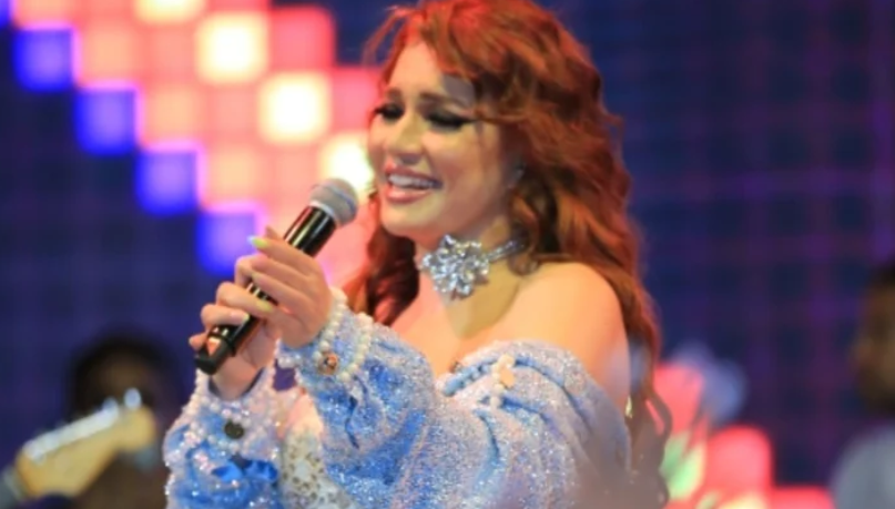 المطربة نوال تحيي أولى حفلاتها في الساحل الشمالي المطربة نوال تحيي أولى حفلاتها في الساحل الشمالي