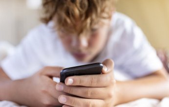 ضرر ناتج عن الأجهزة الإلكترونية قد يحفز البلوغ المبكر عند الذكور.. تعرف عليه