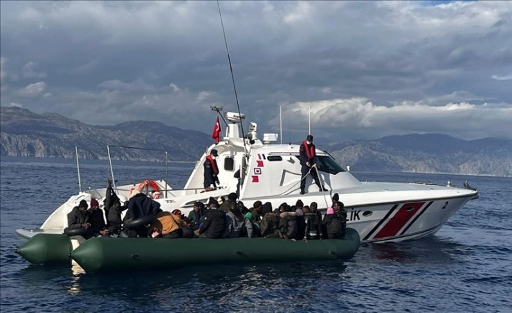 إنقاذ أكثر من 150 مهاجرا من قوارب صغيرة قبالة جزر بحر إيجه اليونانية إنقاذ أكثر من 150 مهاجرا من قوارب صغيرة قبالة جزر بحر إيجه اليونانية