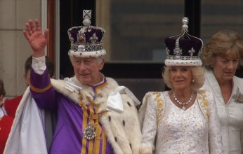 الملك تشارلز الثالث يصل إلى «قوس النصر» أول محطة في زيارته إلى فرنسا