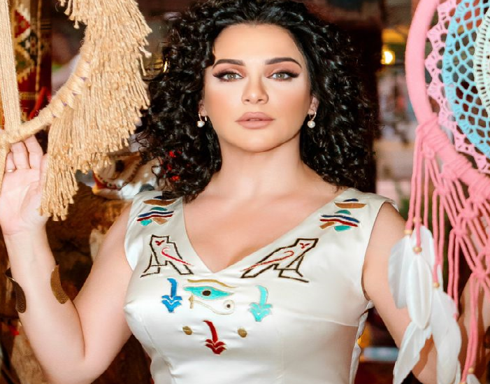 سلاف فواخرجي في إطلالة فرعونية على هامش "سينما الشباب " سلاف فواخرجي في إطلالة فرعونية على هامش "سينما الشباب "
