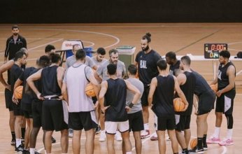 تعرف على القنوات الناقلة لمباراة الأهلي وغولدن بولز في كأس العالم للأندية لكرة السلة 2023