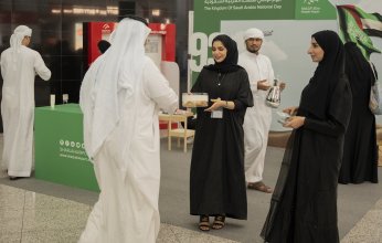 مطار الشارقة يحتفي بالمسافرين السعوديين بمناسبة اليوم الوطني الـ93 للمملكة
