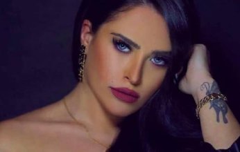 بعد واقعة الألفاظ الخارجة.. إيقاف سارة زكريا عن الغناء في مصر