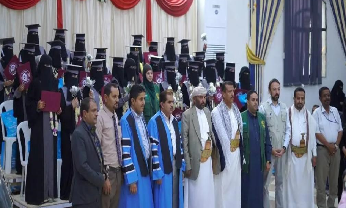 "سلمان للإغاثة " يحتفي بتخريج 26 قابلةً من المعهد العالي للعلوم الصحية بمأرب باليمن "سلمان للإغاثة " يحتفي بتخريج 26 قابلةً من المعهد العالي للعلوم الصحية بمأرب باليمن