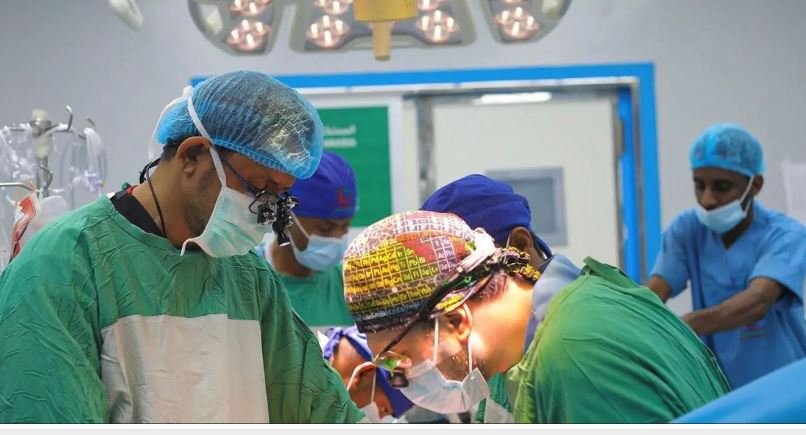 فريق طبي ينجح في إجراء أول عملية قلب مفتوح لشاب من تعز فريق طبي ينجح في إجراء أول عملية قلب مفتوح لشاب من تعز