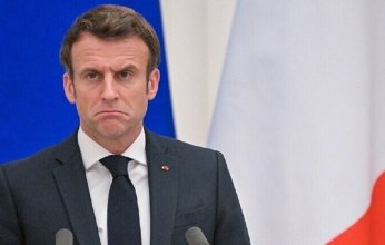 ماكرون يدعو الشركات إلى تعليق استثماراتها في الولايات المتحدة