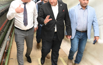 وزير التجارة والصناعة المصري يجرى جولة تفقدية بالمنطقة الصناعية ببرج العرب لمتابعه انتاج الدواء والادوات المنزليه