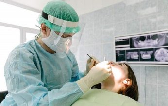 هل هناك علاقة بين الأسنان ومرض ألزهايمر؟.. طبيبة تجيب