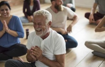 هل يسهم الضحك في الوقاية من أمراض القلب والجلطة الدماغية؟.. دراسة تجيب