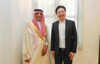 وزير المالية السعودي يبحث أوجه التعاون مع نظيره السنغافوري
