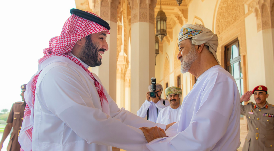 ولي العهد السعودي يغادر سلطنة عمان عقب زيارة خاصة ولي العهد السعودي يغادر سلطنة عمان عقب زيارة خاصة
