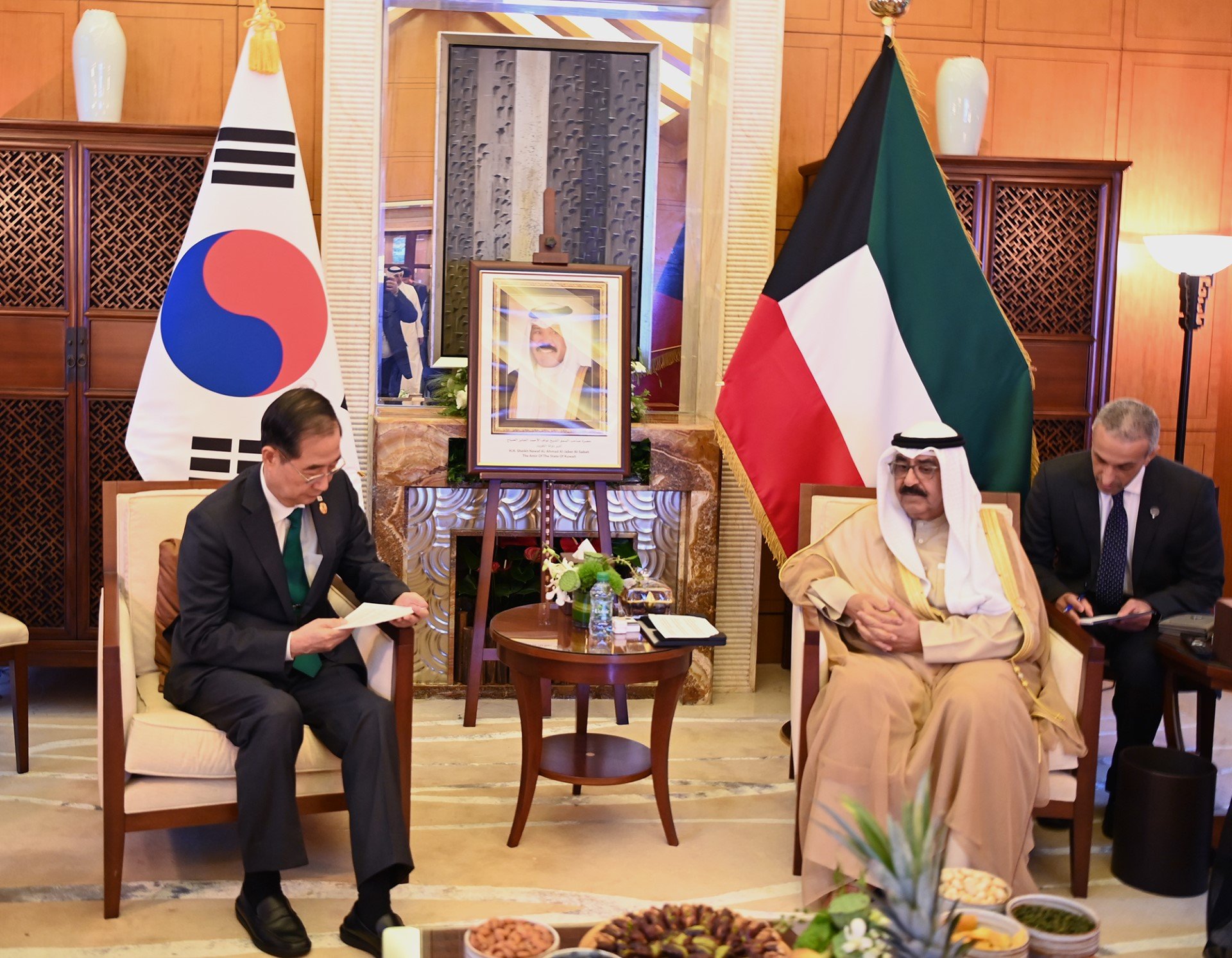 ولي العهد الكويتي يبحث مع رئيس وزراء كوريا الجنوبية العلاقات الثنائية بين البلدين ولي العهد الكويتي يبحث مع رئيس وزراء كوريا الجنوبية العلاقات الثنائية بين البلدين