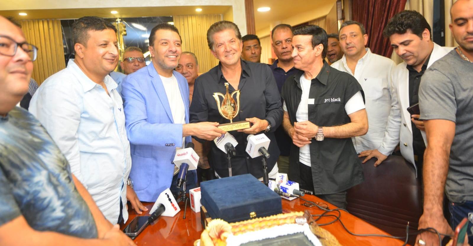وليد توفيق: تكريمي من نقابة المهن الموسيقية المصرية وسام على صدري وليد توفيق: تكريمي من نقابة المهن الموسيقية المصرية وسام على صدري
