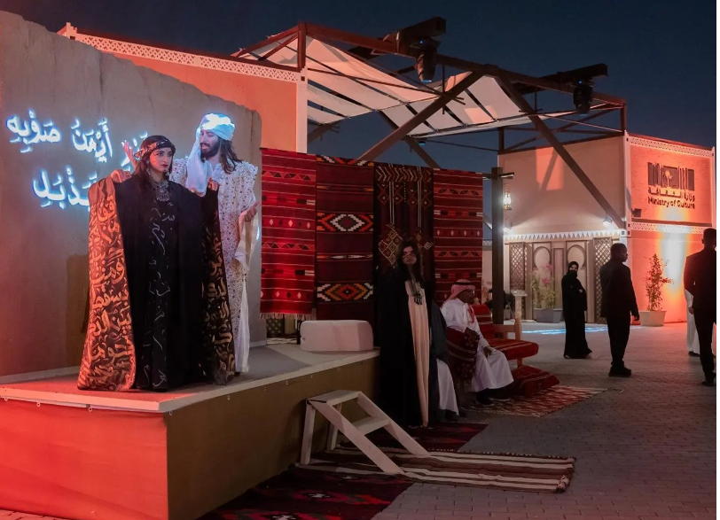 الثقافة السعودية تُدشن مهرجان "امرؤ القيس (شاعر الغزل)" بالدرعية الثقافة السعودية تُدشن مهرجان "امرؤ القيس (شاعر الغزل)" بالدرعية