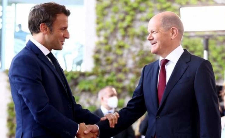 قمة ألمانية فرنسية مغلقة لتجاوز الخلافات بين البلدين قمة ألمانية فرنسية مغلقة لتجاوز الخلافات بين البلدين