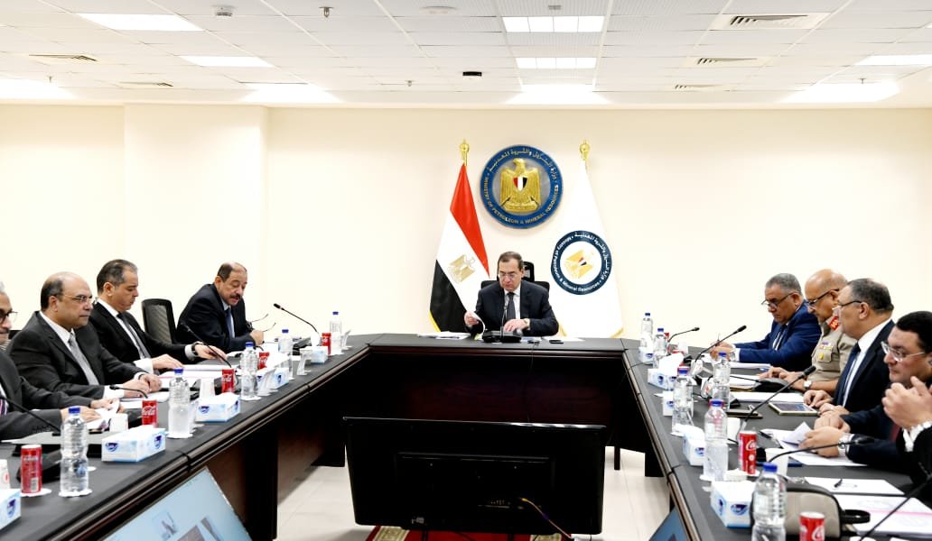 الملا يتابع ملفات عمل الهيئة العامة للمنطقة الاقتصادية للمثلث الذهبى. الملا يتابع ملفات عمل الهيئة العامة للمنطقة الاقتصادية للمثلث الذهبى.