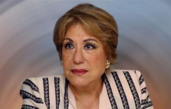 مهرجان شرم الشيخ الدولي للمسرح الشبابي يكرم الفنانة ميمي جمال بدرع سميحة أيوب التقديري