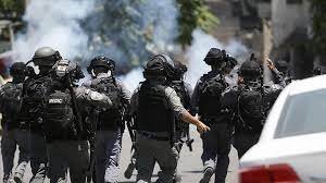الاحتلال الإسرائيلي يعتدي على وزير فلسطيني ويعتقله ومصورًا مرافقًا له الاحتلال الإسرائيلي يعتدي على وزير فلسطيني ويعتقله ومصورًا مرافقًا له