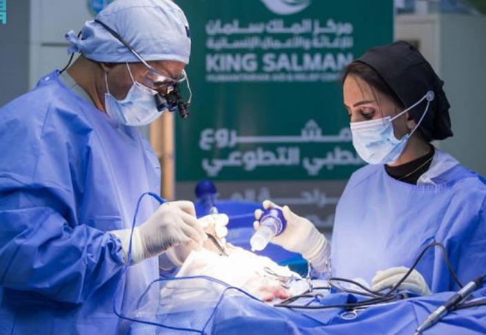 سلمان للإغاثة يواصل تقديم خدماته الطبية والاغاثية بعدد من المحافظات اليمنية سلمان للإغاثة يواصل تقديم خدماته الطبية والاغاثية بعدد من المحافظات اليمنية