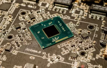 TSMC تؤكد تفوقها على إنتل في سباق التكنولوجيا لصنع الرقائق الإلكترونية