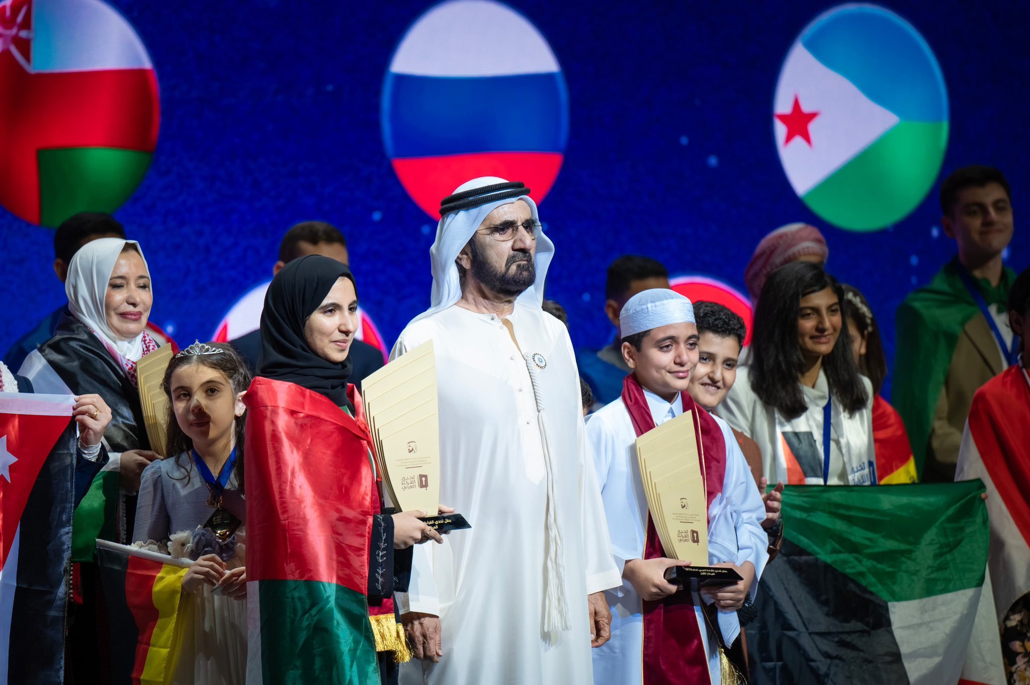الإمارات.. محمد بن راشد يكرّم الفائزين في "تحدي القراءة العربي" الإمارات.. محمد بن راشد يكرّم الفائزين في "تحدي القراءة العربي"