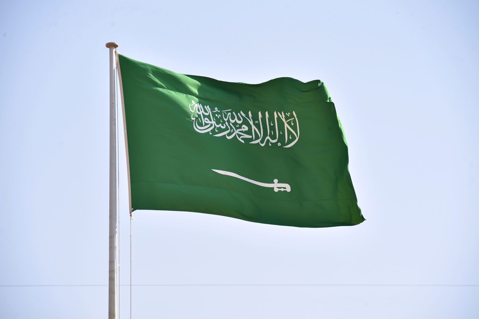 السعودية تتابع الأوضاع في الأراضي المحتلة وتدعو الإسرائيليين والفلسطينيين للوقف الفوري للتصعيد بين الجانبين السعودية تتابع الأوضاع في الأراضي المحتلة وتدعو الإسرائيليين والفلسطينيين للوقف الفوري للتصعيد بين الجانبين