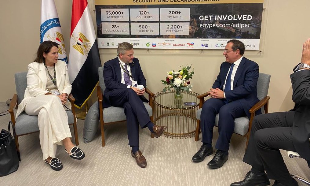 الملا:التعاون المصري الاماراتي في قضايا الطاقة والمناخ يأتي من منطلق التزام البلدين الشقيقين والقناعات المشتركة بتحقيق التوازن بين الطلب علي الطاقة الملا:التعاون المصري الاماراتي في قضايا الطاقة والمناخ يأتي من منطلق التزام البلدين الشقيقين والقناعات المشتركة بتحقيق التوازن بين الطلب علي الطاقة