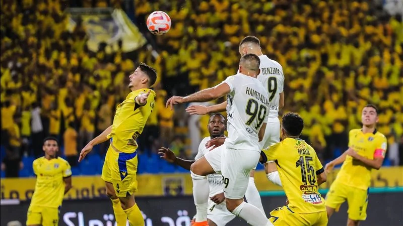 الهلال يفوز على الخليج بهدف نظيف في دوري روشن السعودي الهلال يفوز على الخليج بهدف نظيف في دوري روشن السعودي