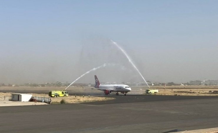 اليمن: الحكومة تؤكد الاستعداد لدعم توسيع الرحلات الجوية من مطار صنعاء اليمن: الحكومة تؤكد الاستعداد لدعم توسيع الرحلات الجوية من مطار صنعاء