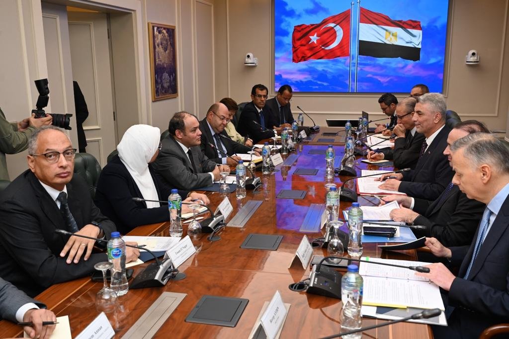 وزير التجارة الصناعة ونظيره التركى يعقدان اجتماع موسع على المستوى الحكومي بمشاركة مسؤولى وزارتي التجارة بالبلدين وزير التجارة الصناعة ونظيره التركى يعقدان اجتماع موسع على المستوى الحكومي بمشاركة مسؤولى وزارتي التجارة بالبلدين