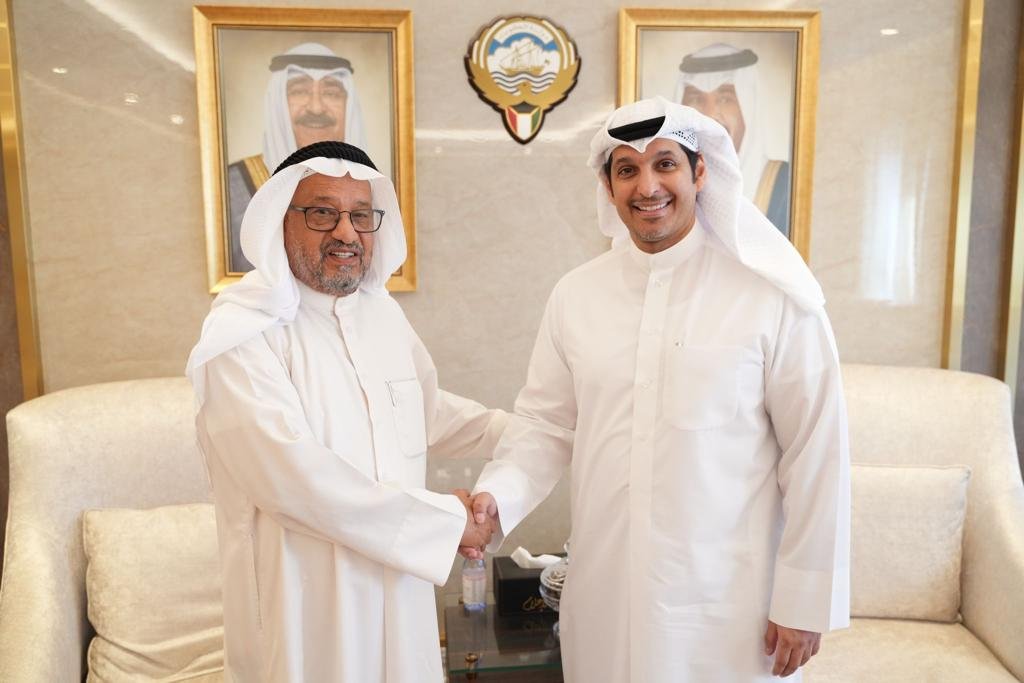 وزير الإعلام الكويتي عبد الرحمن بداح يلتقي الدكتور يوسف العميري رئيس "بيت الكويت للأعمال الوطنية" و"خليجيون في حب مصر" وزير الإعلام الكويتي عبد الرحمن بداح يلتقي الدكتور يوسف العميري رئيس "بيت الكويت للأعمال الوطنية" و"خليجيون في حب مصر"