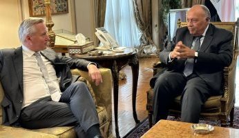 سامح شكري يستعرض مع وزير هولندي جهود مصر لمكافحة الهجرة غير الشرعية