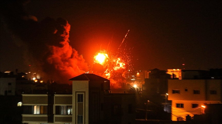 بالفيديو.. طيران الاحتلال يقصف محيط مستشفى القدس في غزة واختناق مرضى ونازحين بالفيديو.. طيران الاحتلال يقصف محيط مستشفى القدس في غزة واختناق مرضى ونازحين