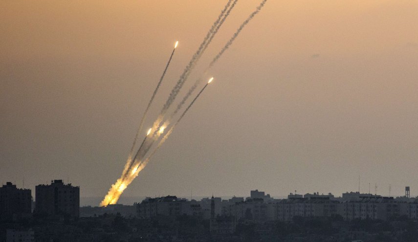 المقاومة الفلسطينية توجه ضربة صاروخية كبيرة على تل أبيب وضواحيها وعلى زكيم وعسقلان المقاومة الفلسطينية توجه ضربة صاروخية كبيرة على تل أبيب وضواحيها وعلى زكيم وعسقلان