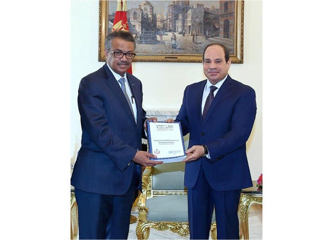 الرئيس السيسي يتسلم من مدير "الصحة العالمية" شهادة المستوى الذهبي للقضاء على فيروس «سي» الرئيس السيسي يتسلم من مدير "الصحة العالمية" شهادة المستوى الذهبي للقضاء على فيروس «سي»