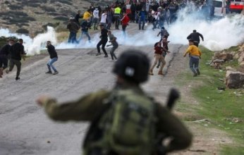 الاحتلال الإسرائيلي يحتجز مُديرا ومُعلمي مدرسة جنوبي الضفة الغربية بفلسطين