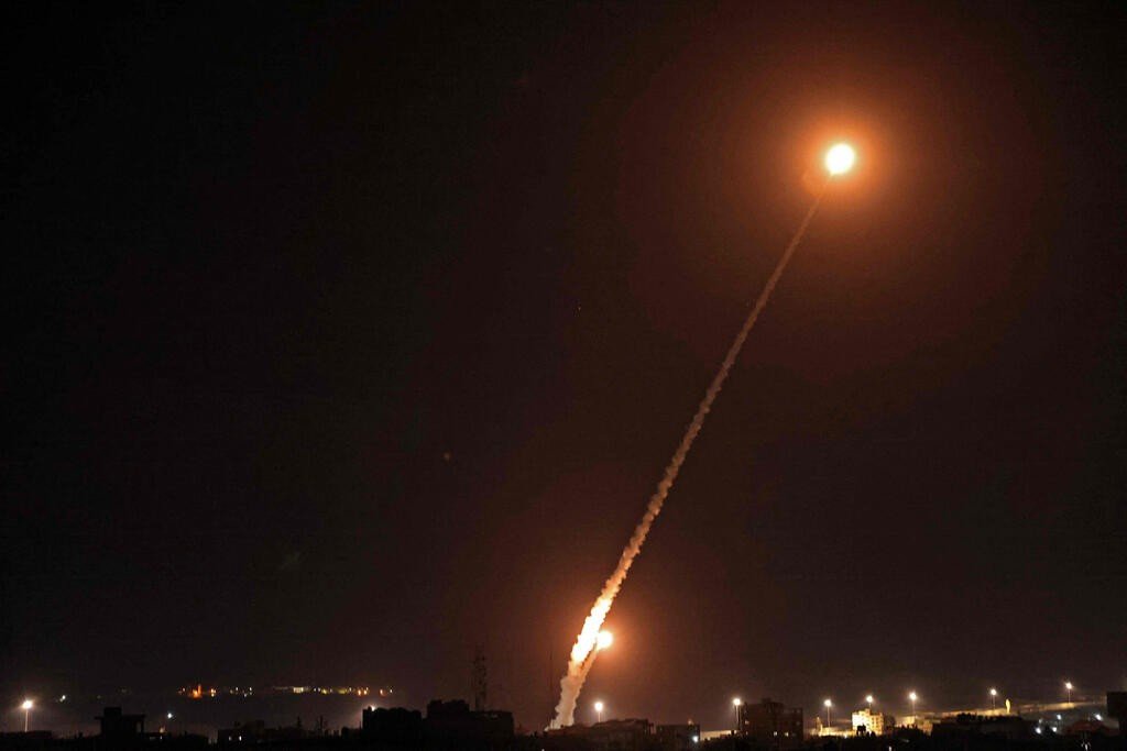 عاجل.. جيش الإحتلال الإسرائيلي يقصف أهداف تابعة لحزب الله في لبنان عاجل.. جيش الإحتلال الإسرائيلي يقصف أهداف تابعة لحزب الله في لبنان