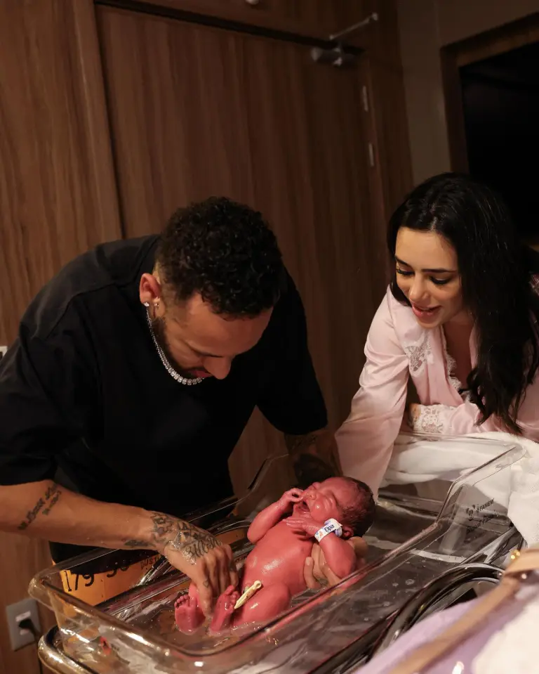 نيمار يشارك جمهوره صورا لمولودته الجديدة 2 khaligyoun71382