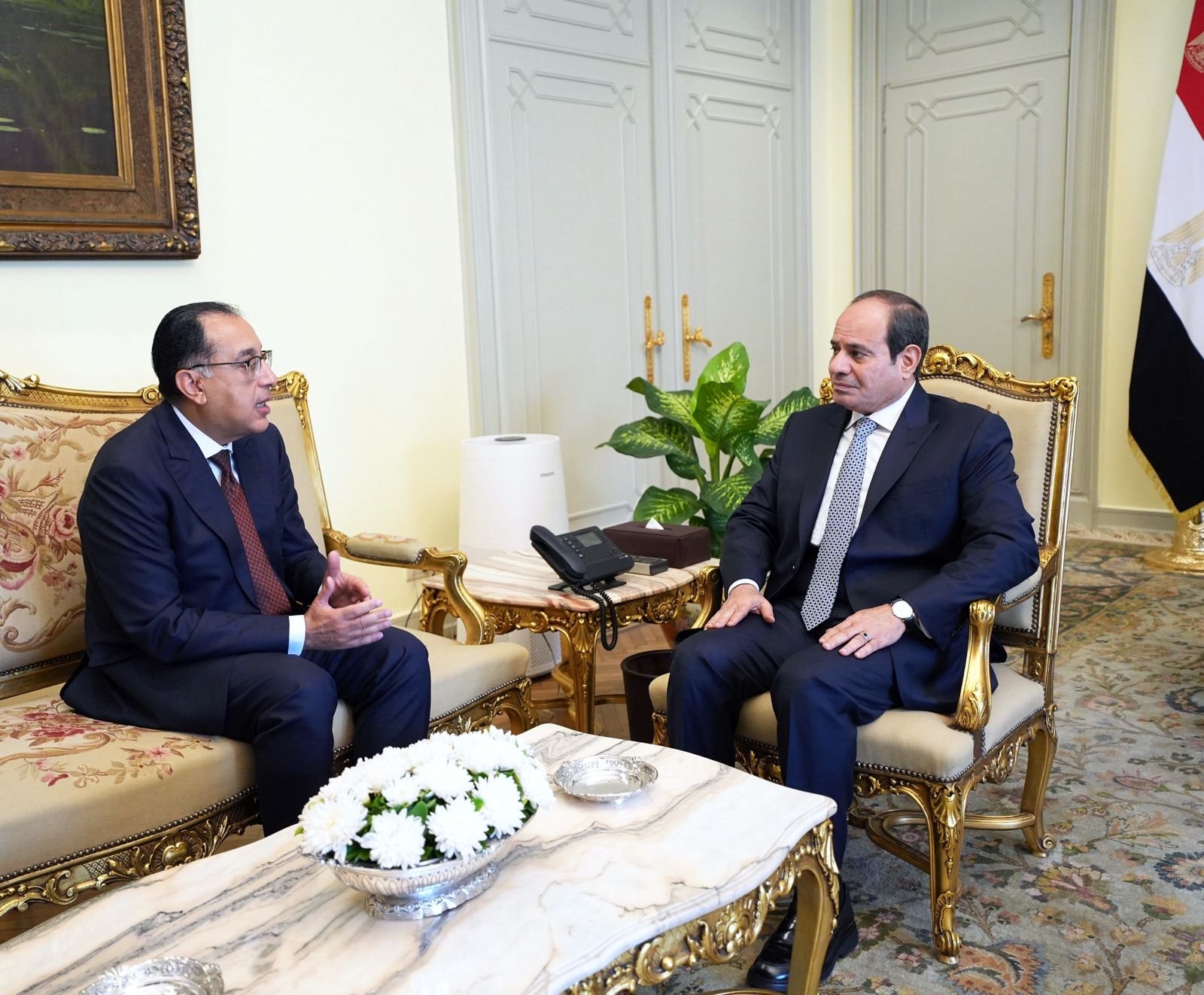 الرئيس السيسي يتابع مع مدبولي المشروعات التنموية الجاري تنفيذها الرئيس السيسي يتابع مع مدبولي المشروعات التنموية الجاري تنفيذها